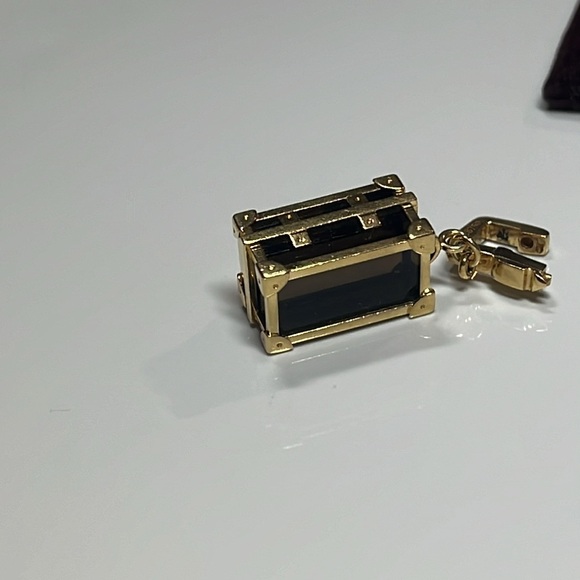 Louis Vuitton 18K Gold Steamer Trunk Charm. Gold Frame around Smoky Quartz - Picture 4 of 9
